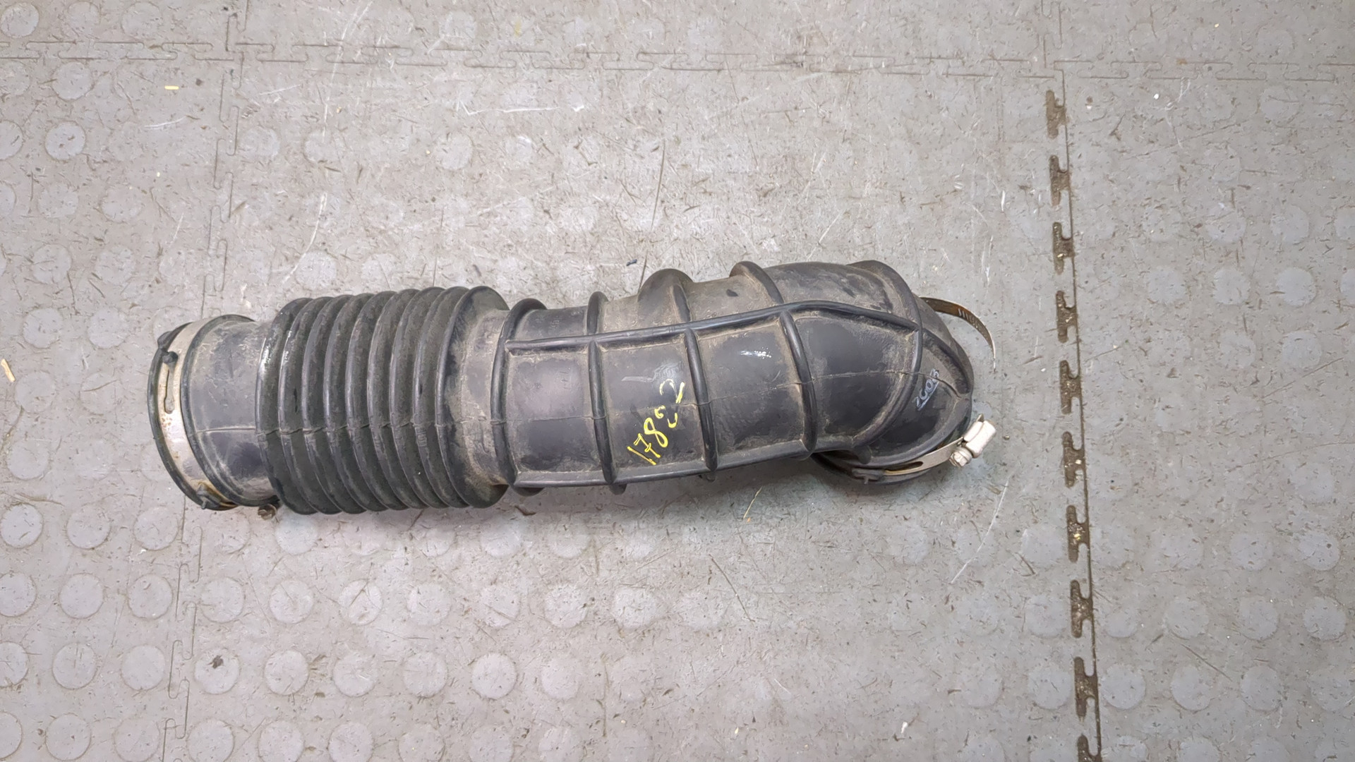 Патрубок воздушного фильтра