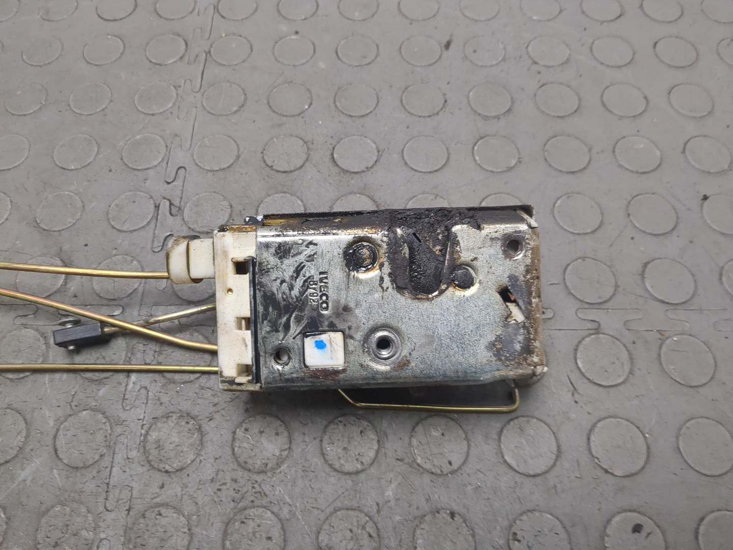 Замок двери передней правой