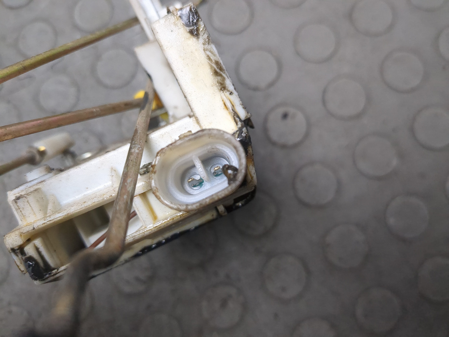 Замок двери передней правой