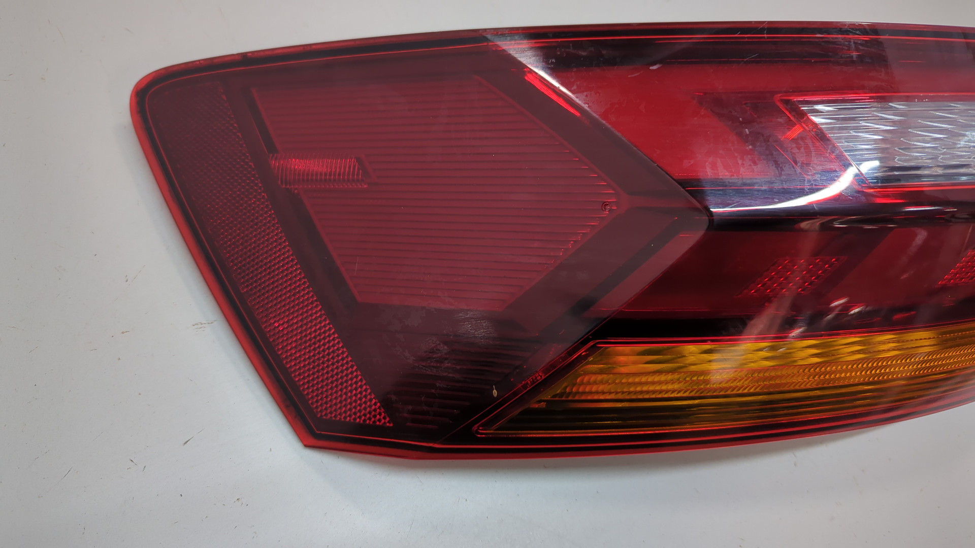 Фонарь задний левый