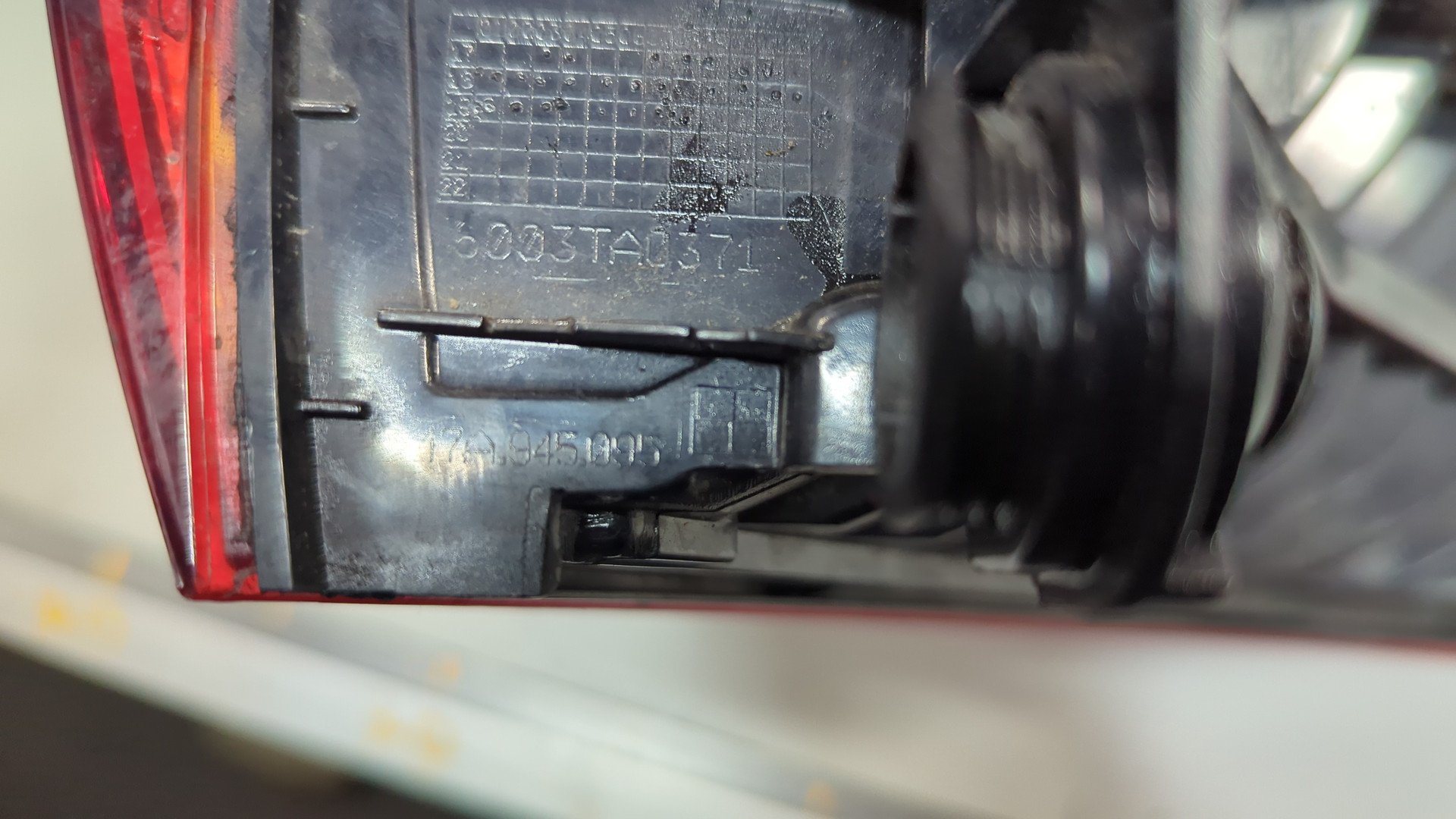 Фонарь задний левый