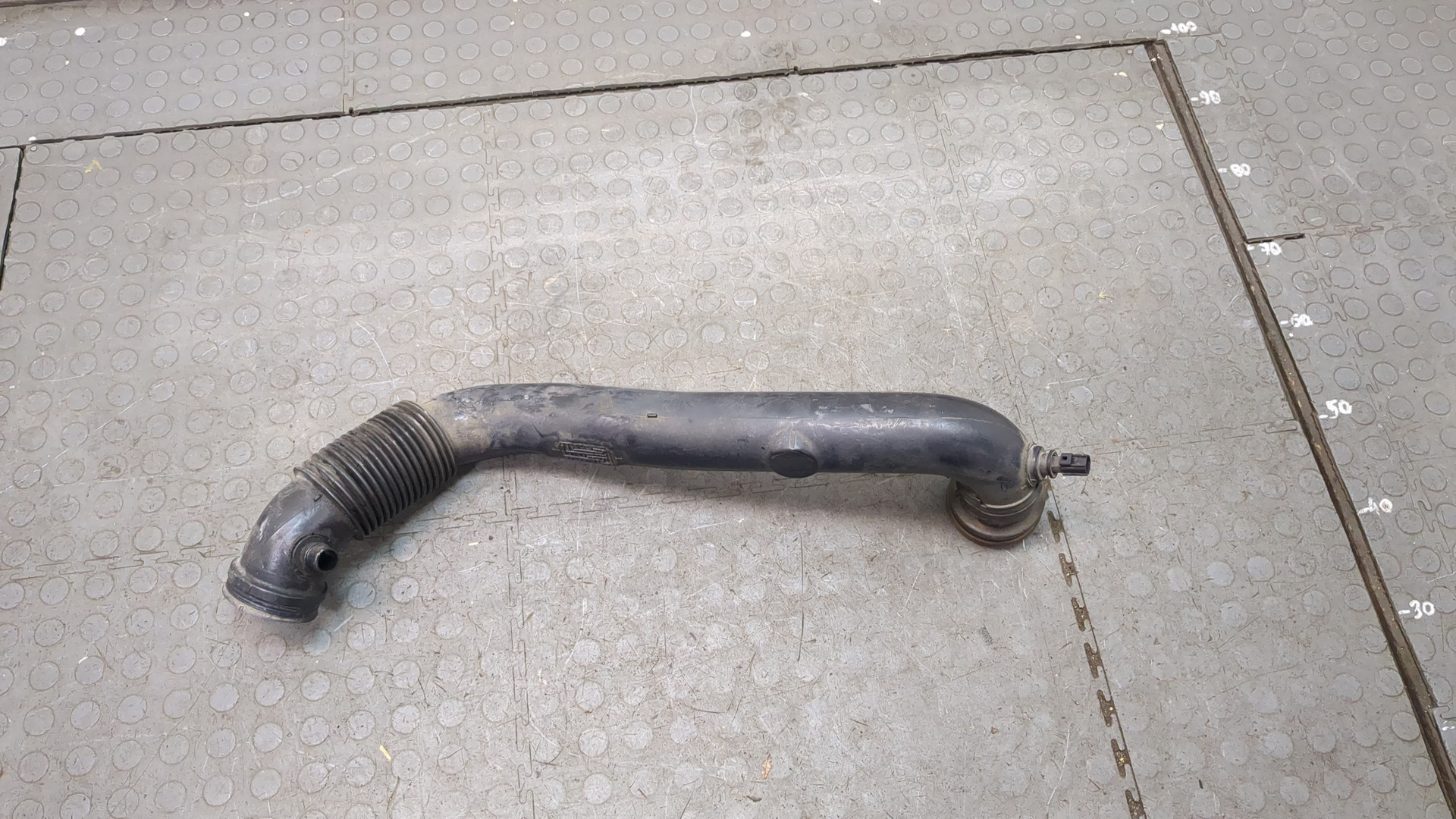 Патрубок воздушного фильтра