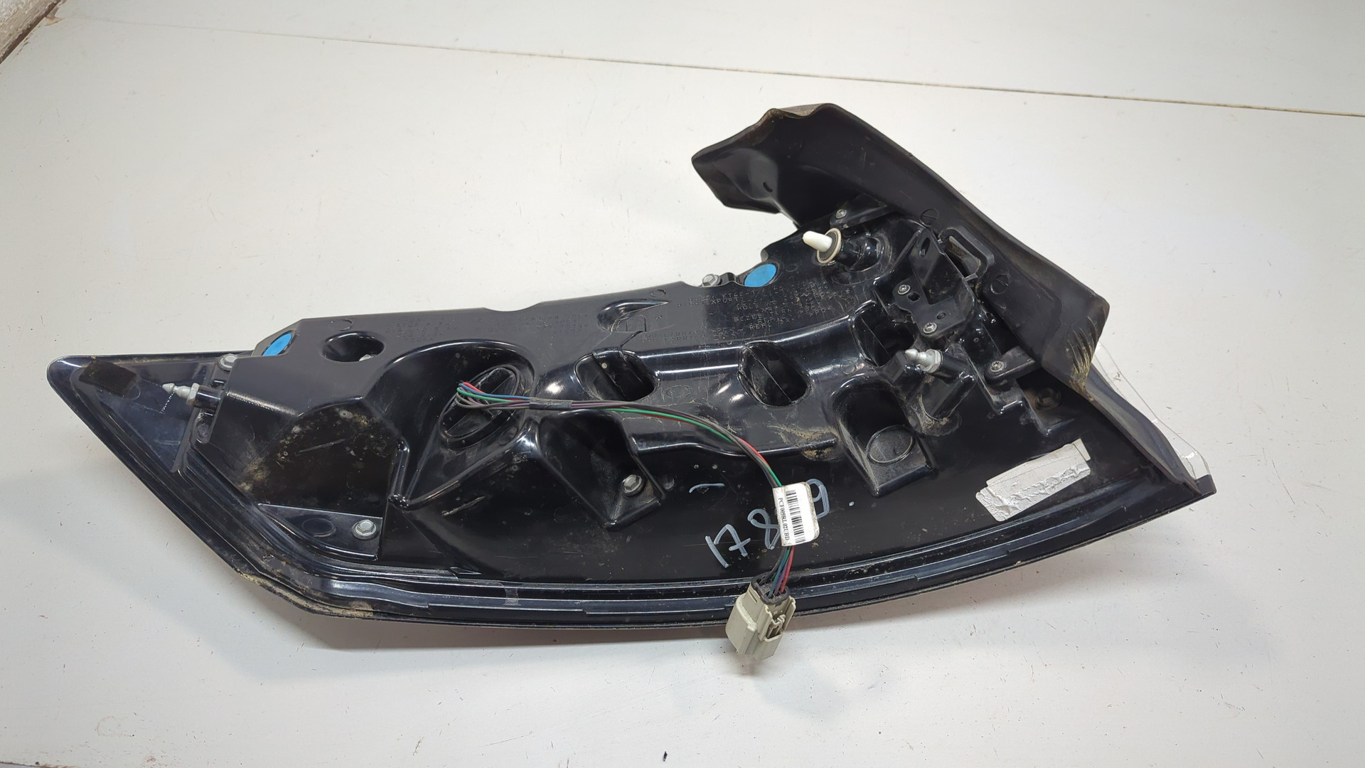 Фонарь задний правый