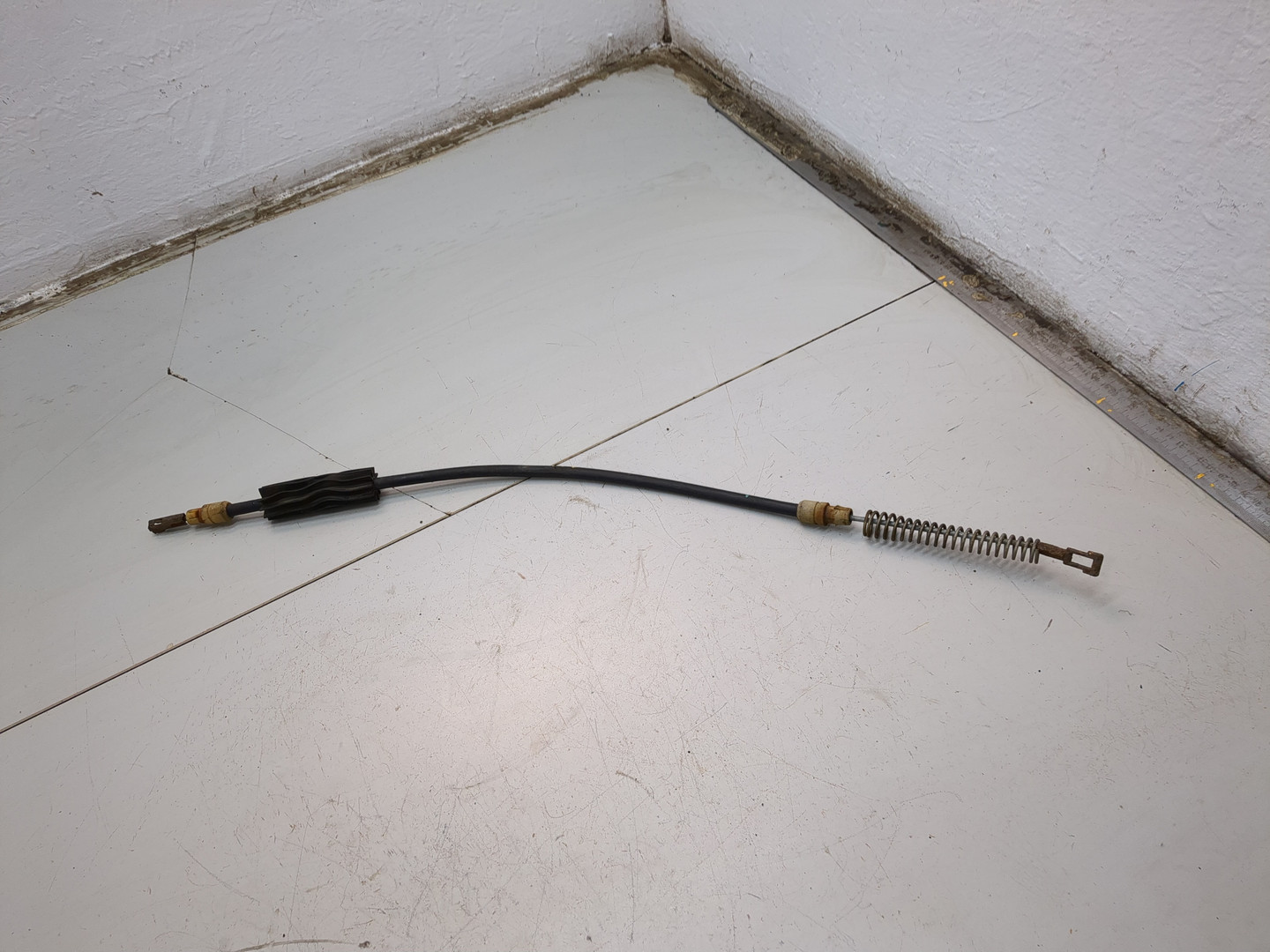 Трос стояночного тормоза