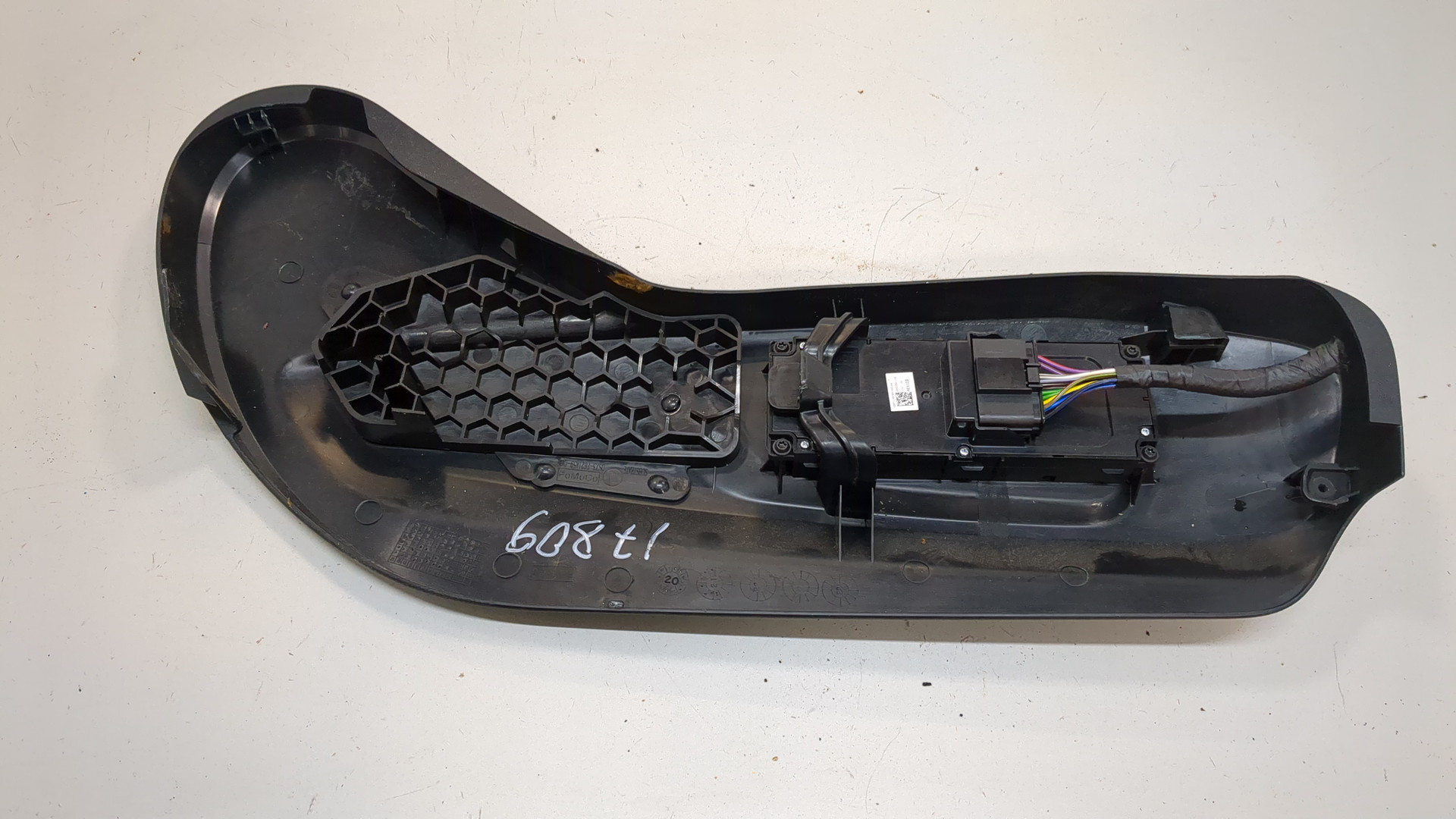 Кнопка регулировки сидения