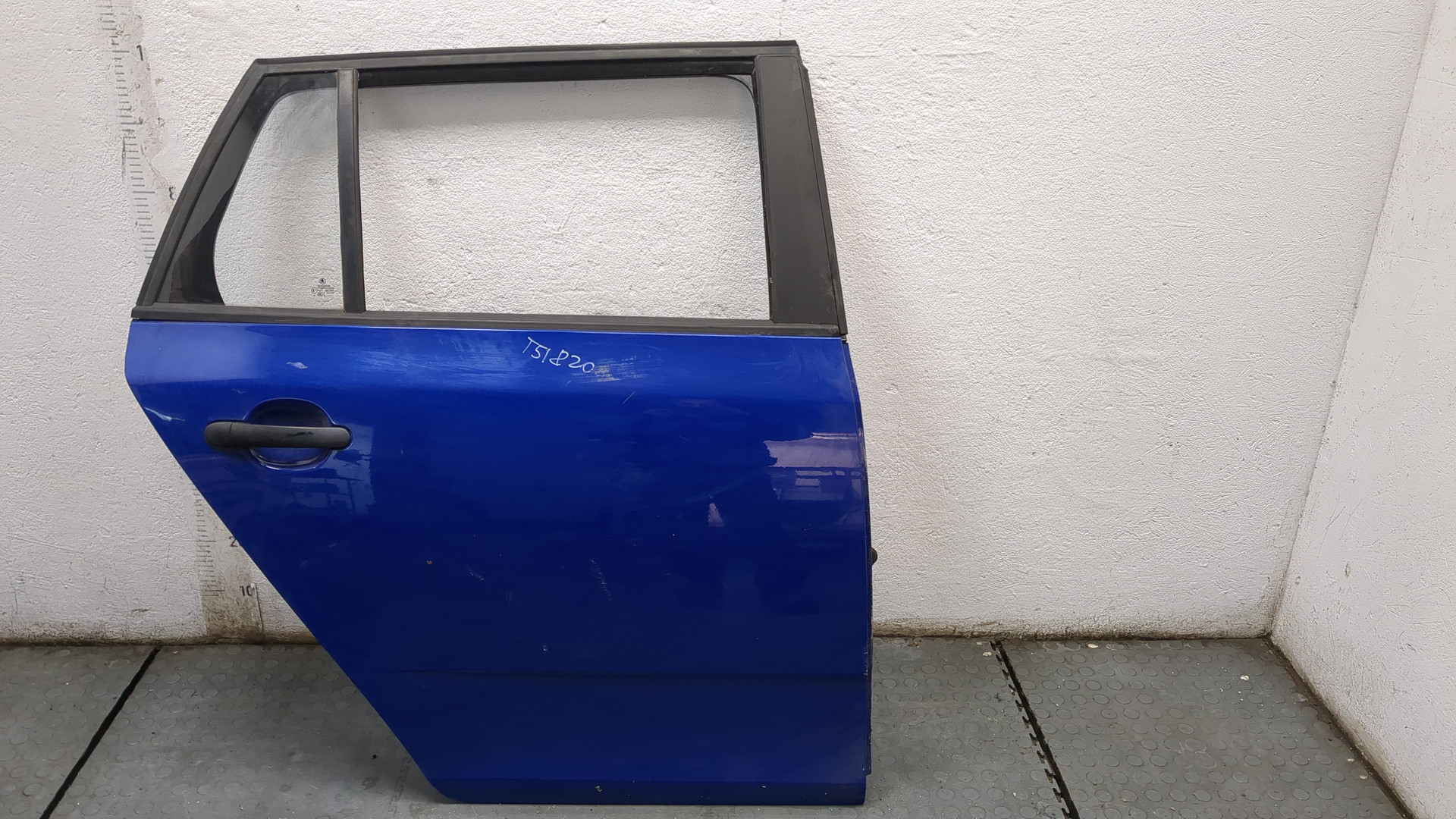 Дверь задняя правая
