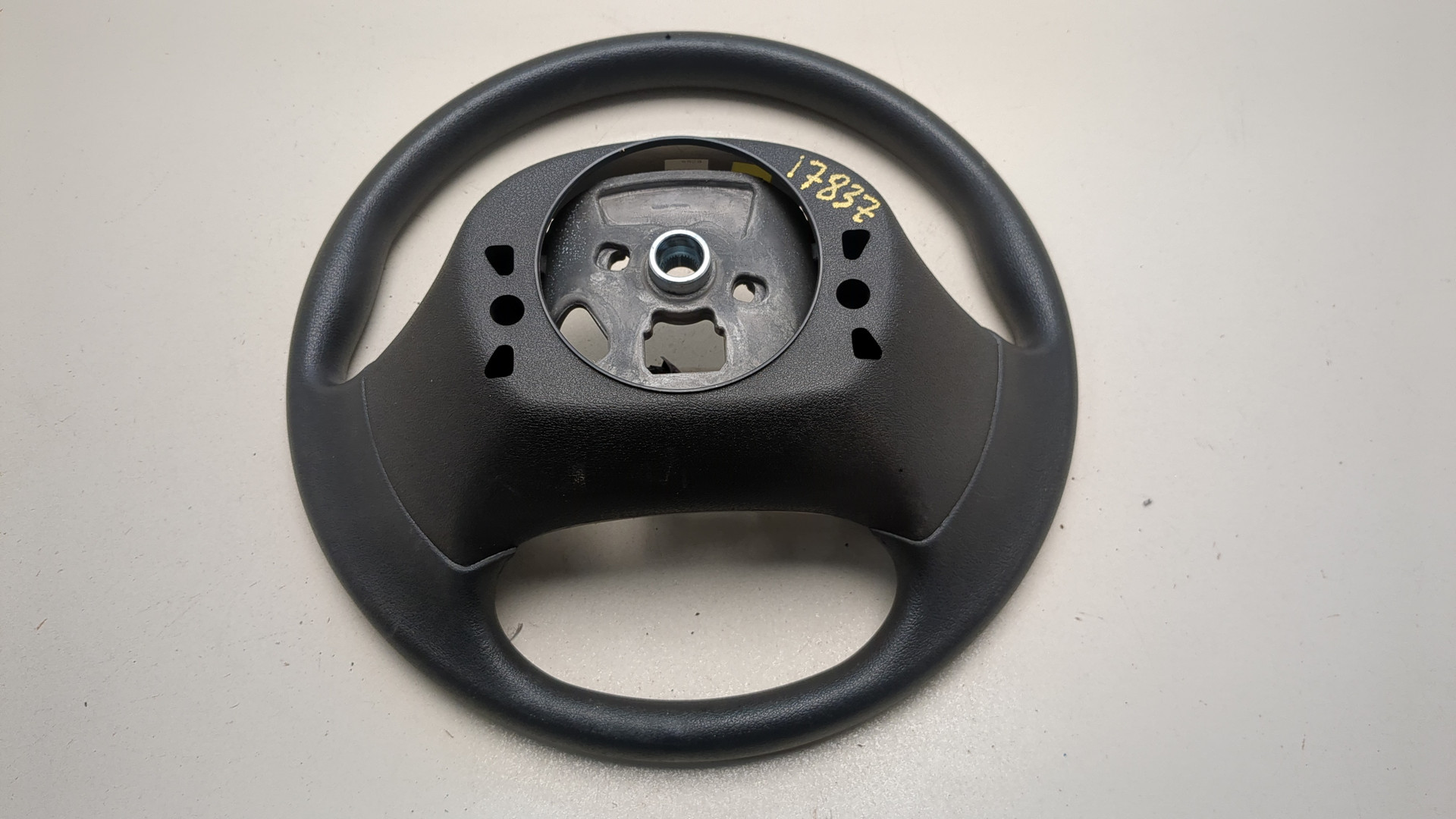 Рулевое колесо (руль)