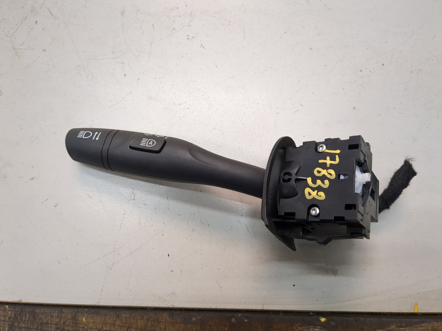 Переключатель поворотов подрулевой