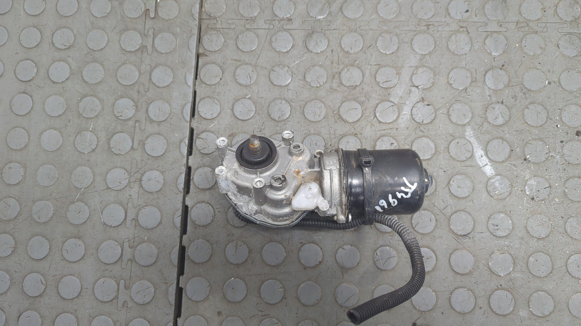 Моторчик стеклоочистителя передний