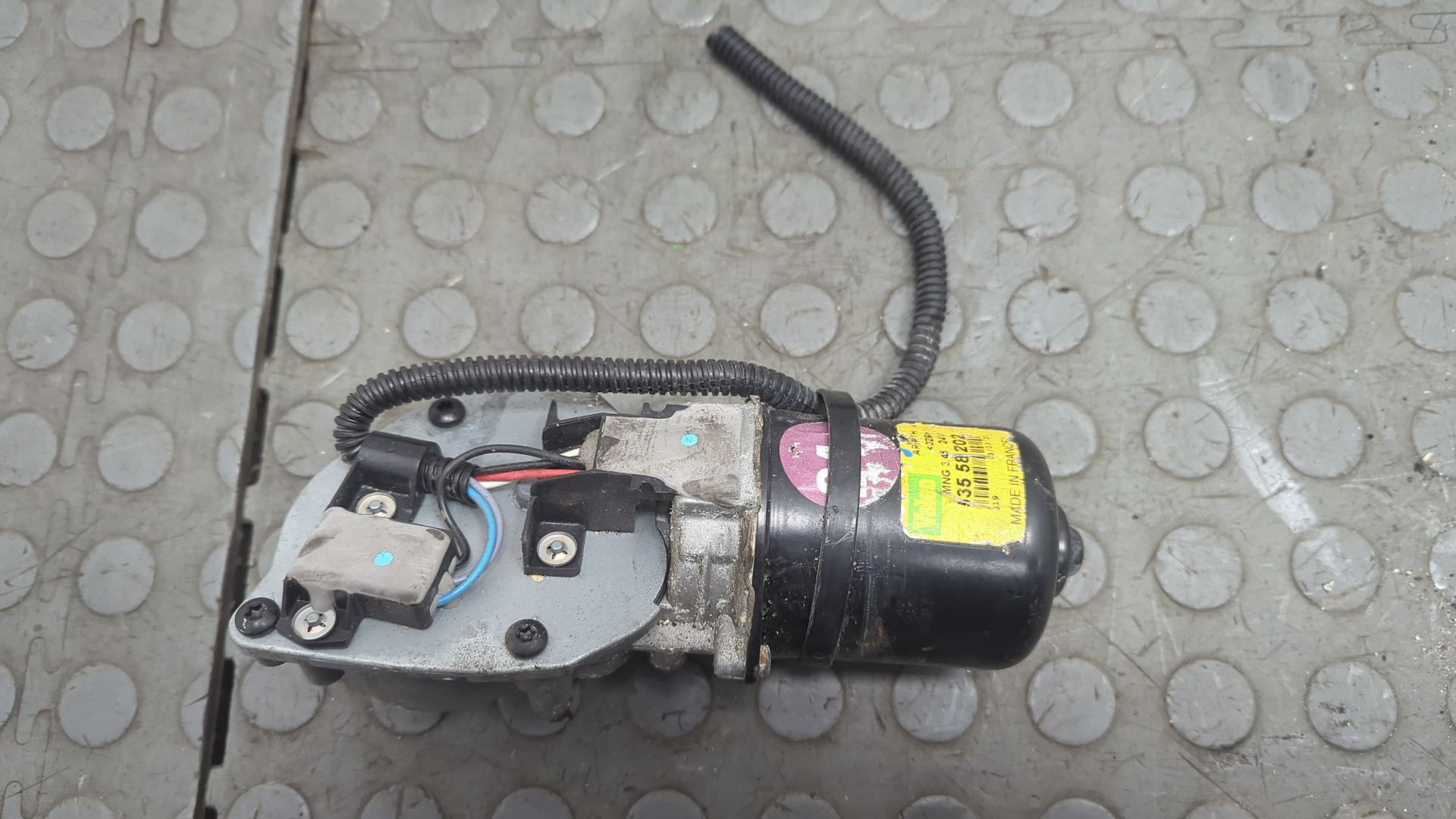 Моторчик стеклоочистителя передний