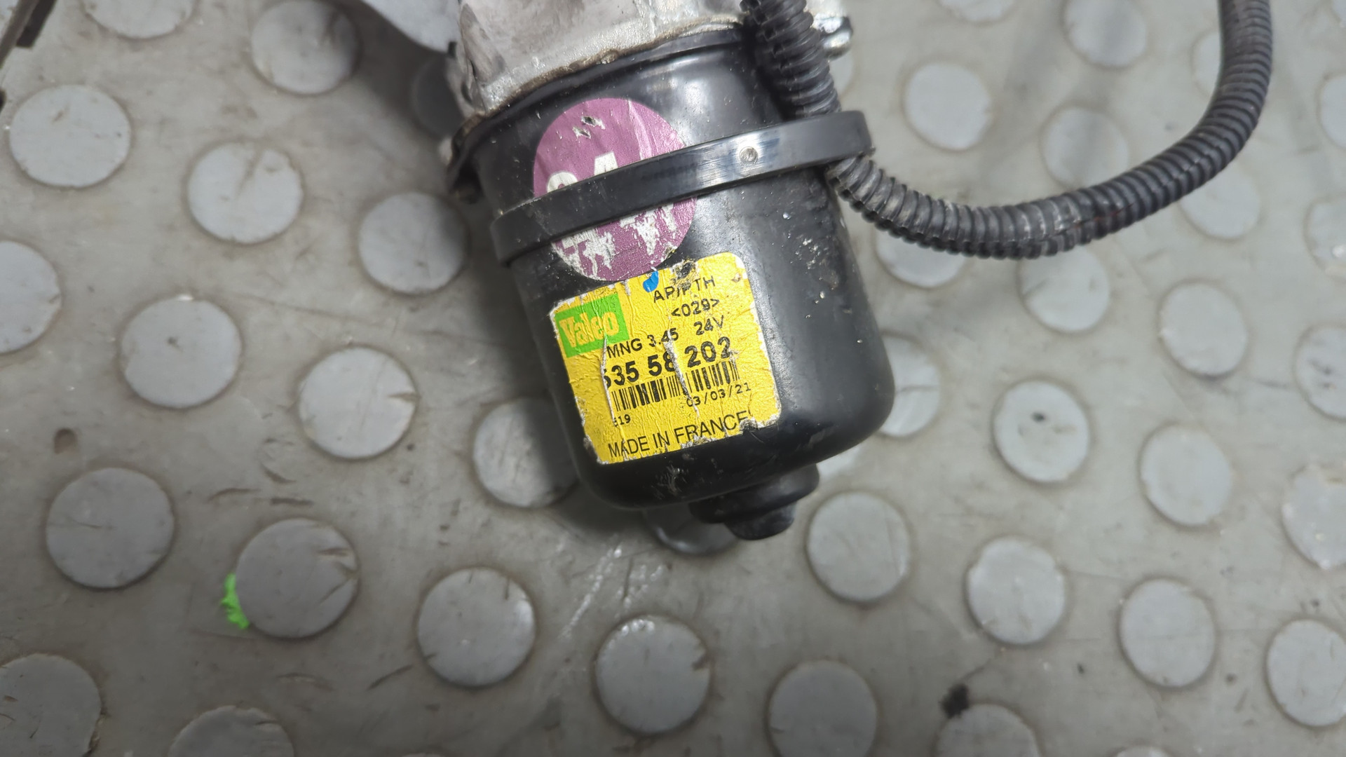 Моторчик стеклоочистителя передний