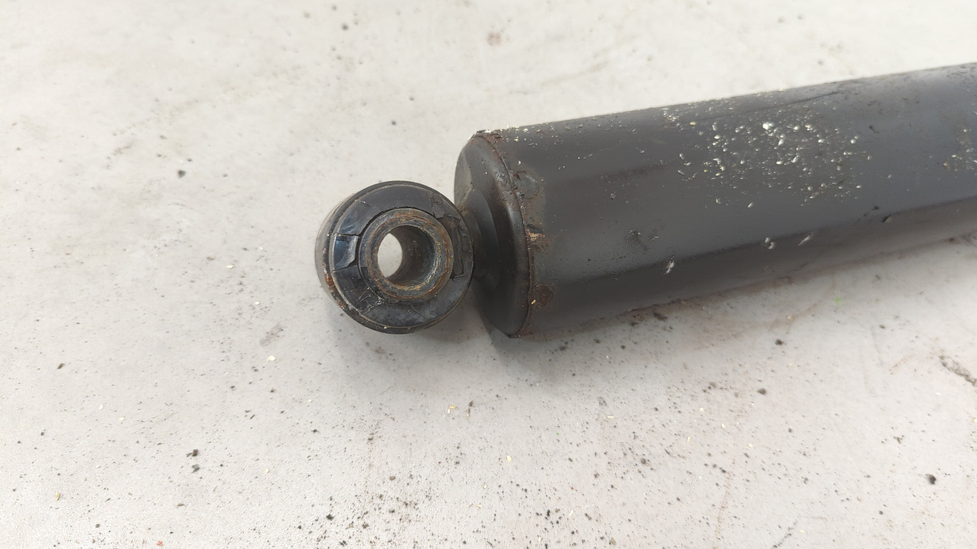 Амортизатор задний (стойка)