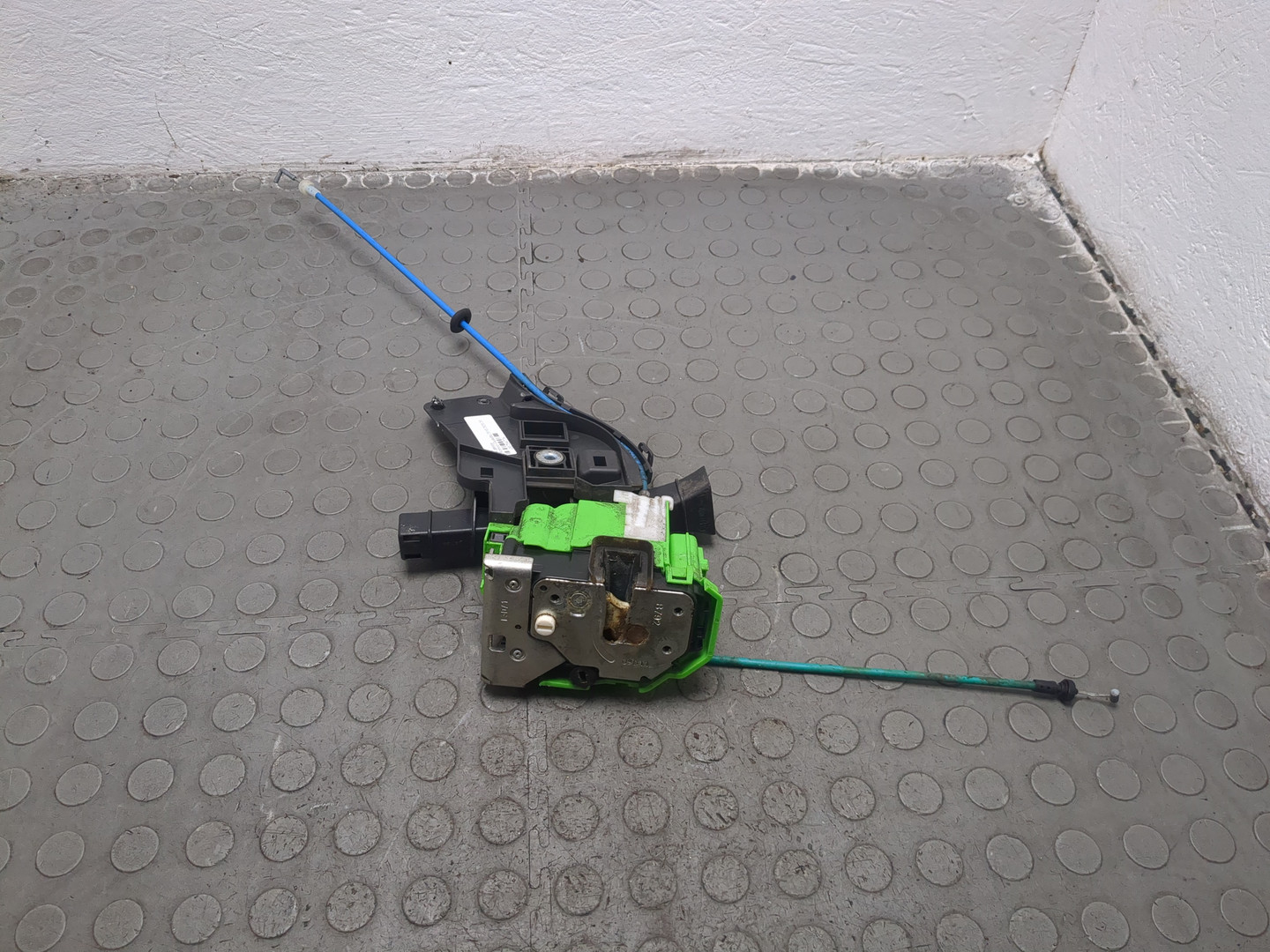 Замок двери задней правой