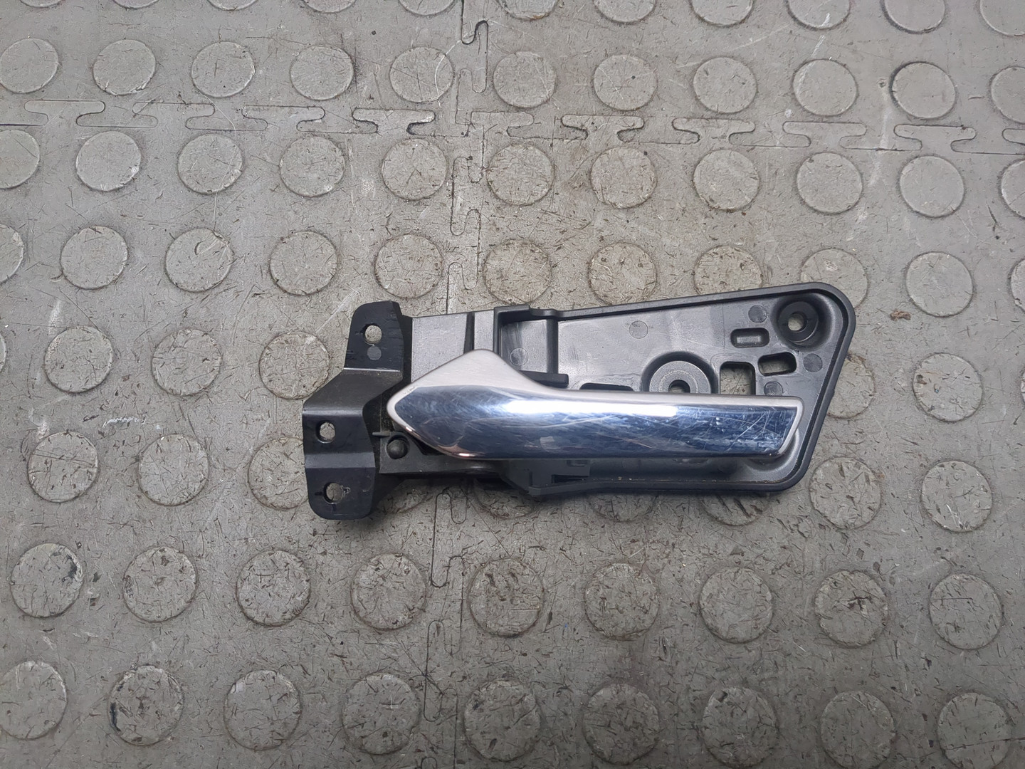 Ручка двери передней внутренняя левая