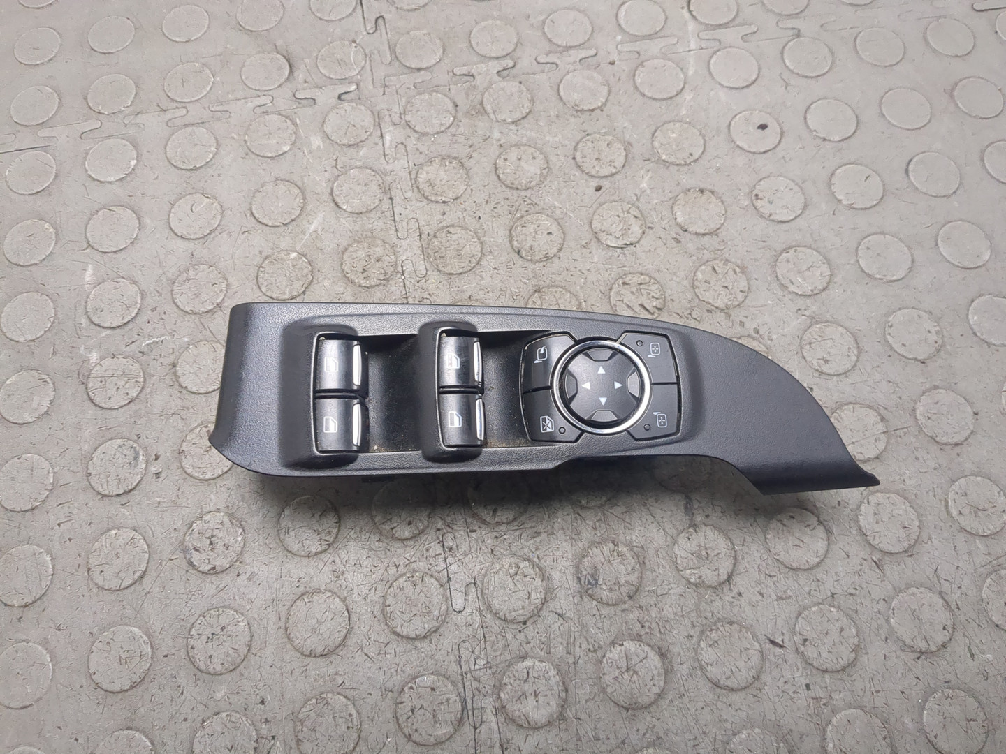 Кнопка стеклоподъемника