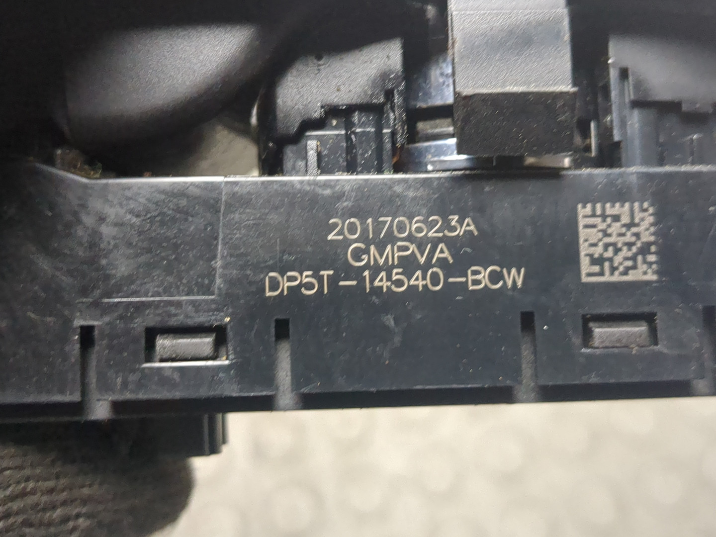 Кнопка стеклоподъемника