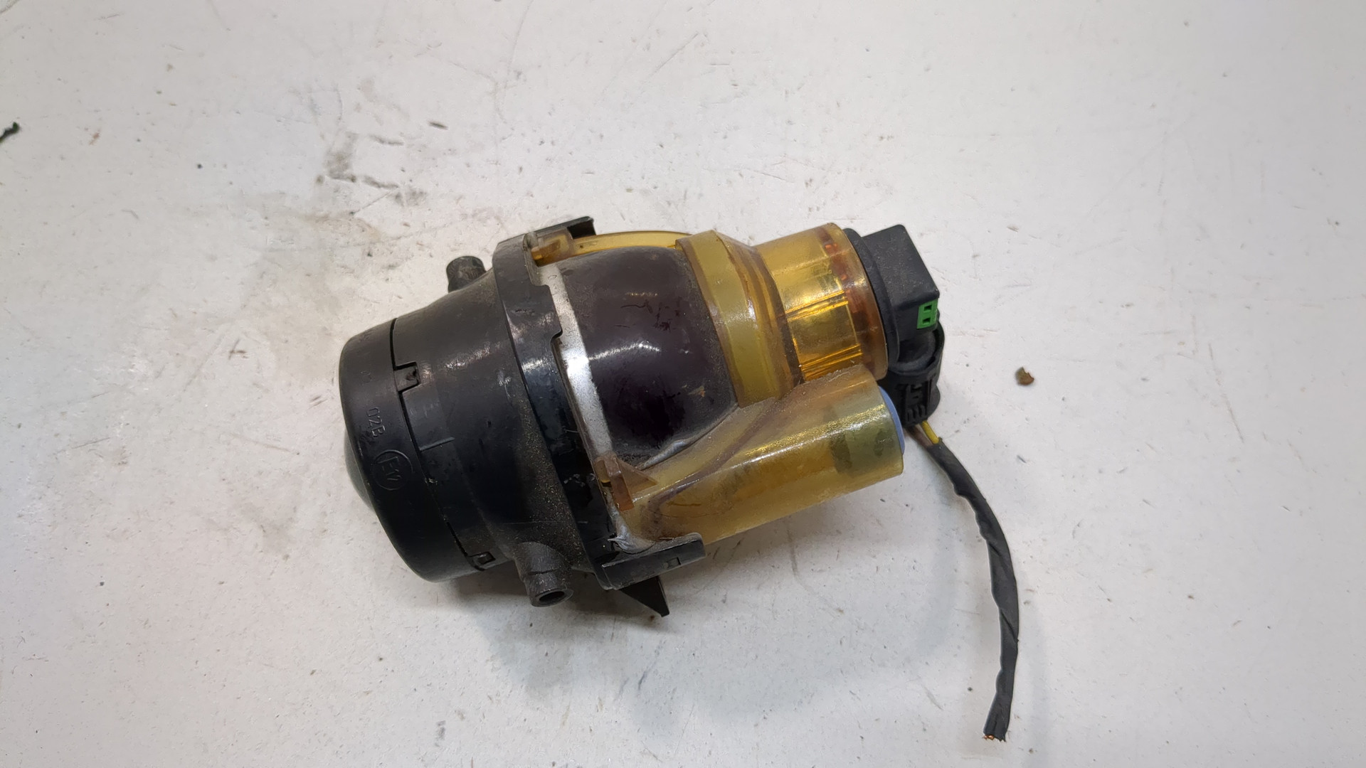 Фара противотуманная левая