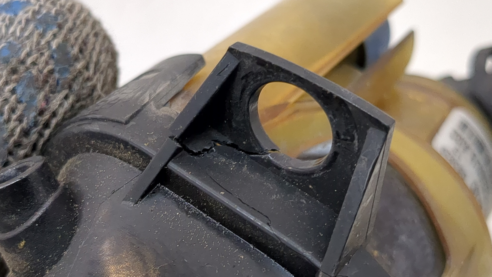 Фара противотуманная левая