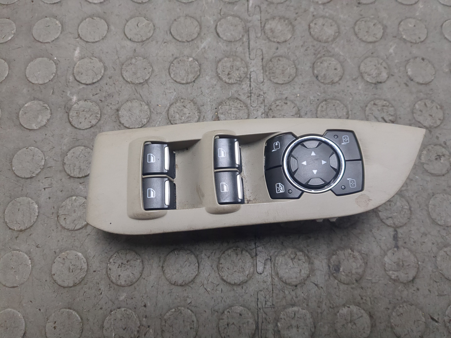 Кнопка стеклоподъемника