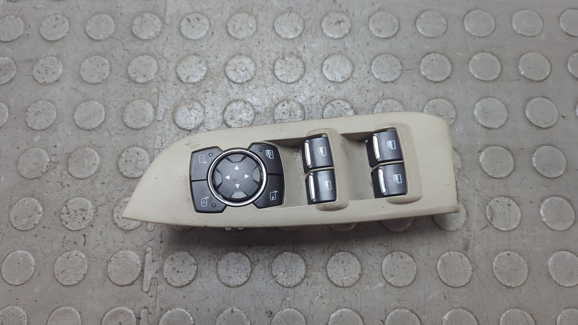 Кнопка стеклоподъемника