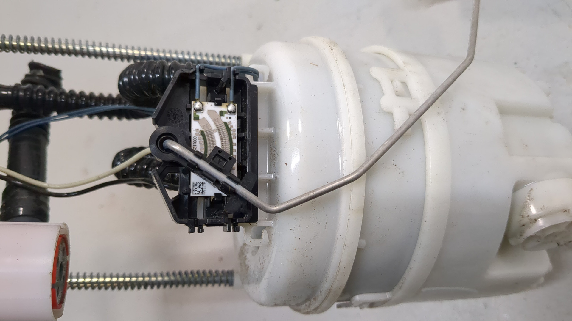 Насос топливный электрический