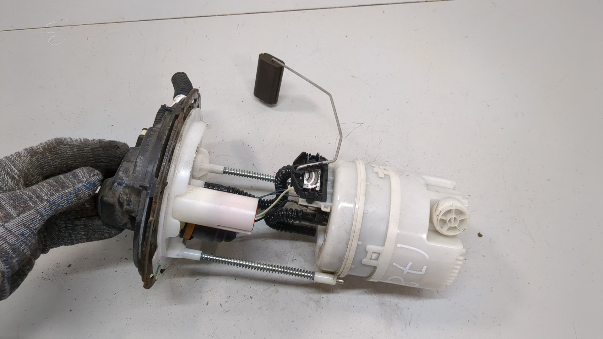 Насос топливный электрический