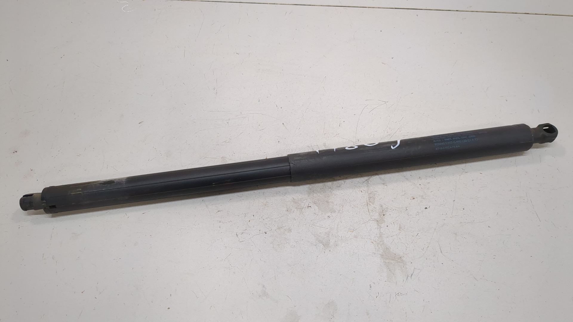 Амортизатор крышки багажника