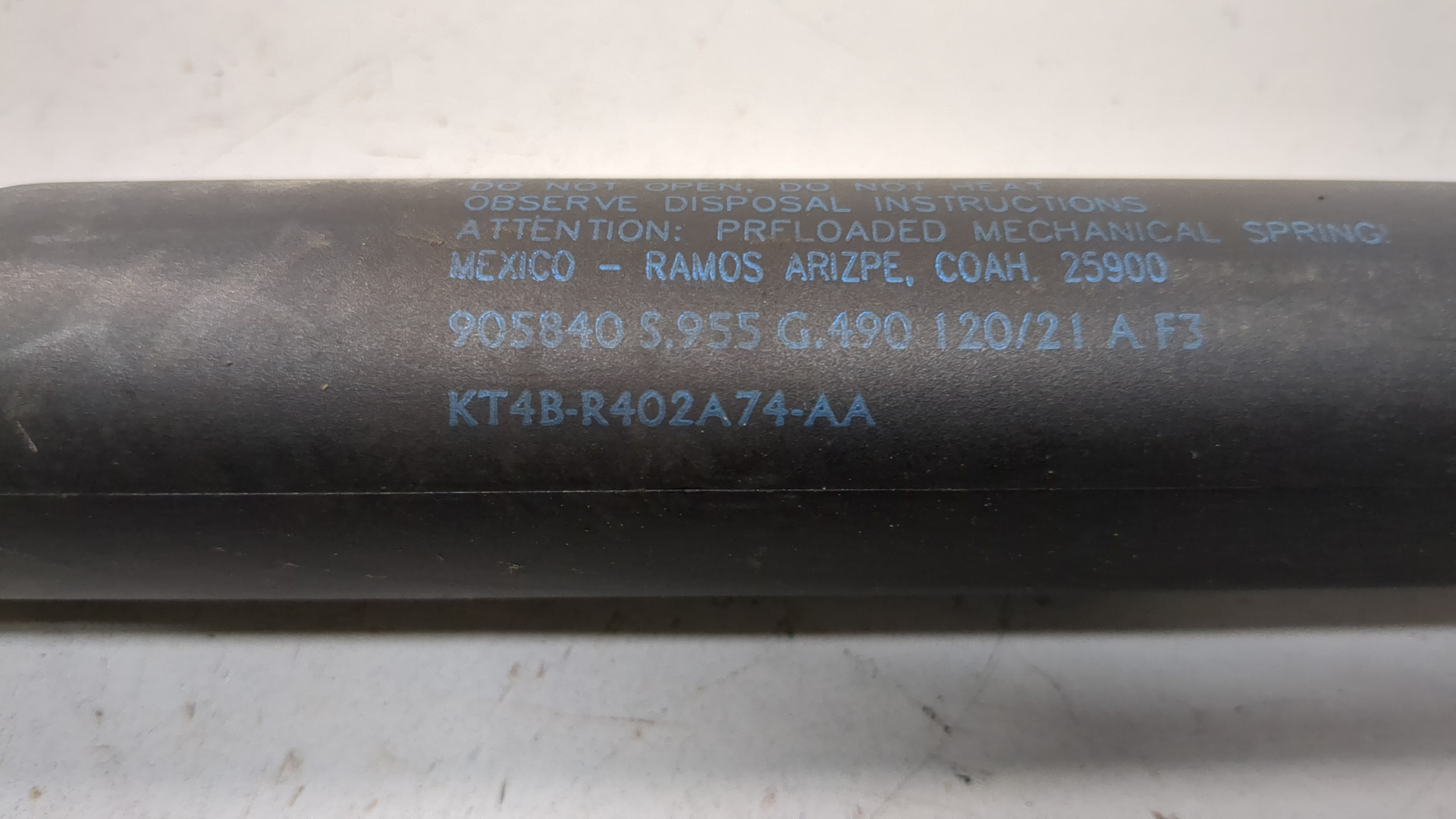 Амортизатор крышки багажника