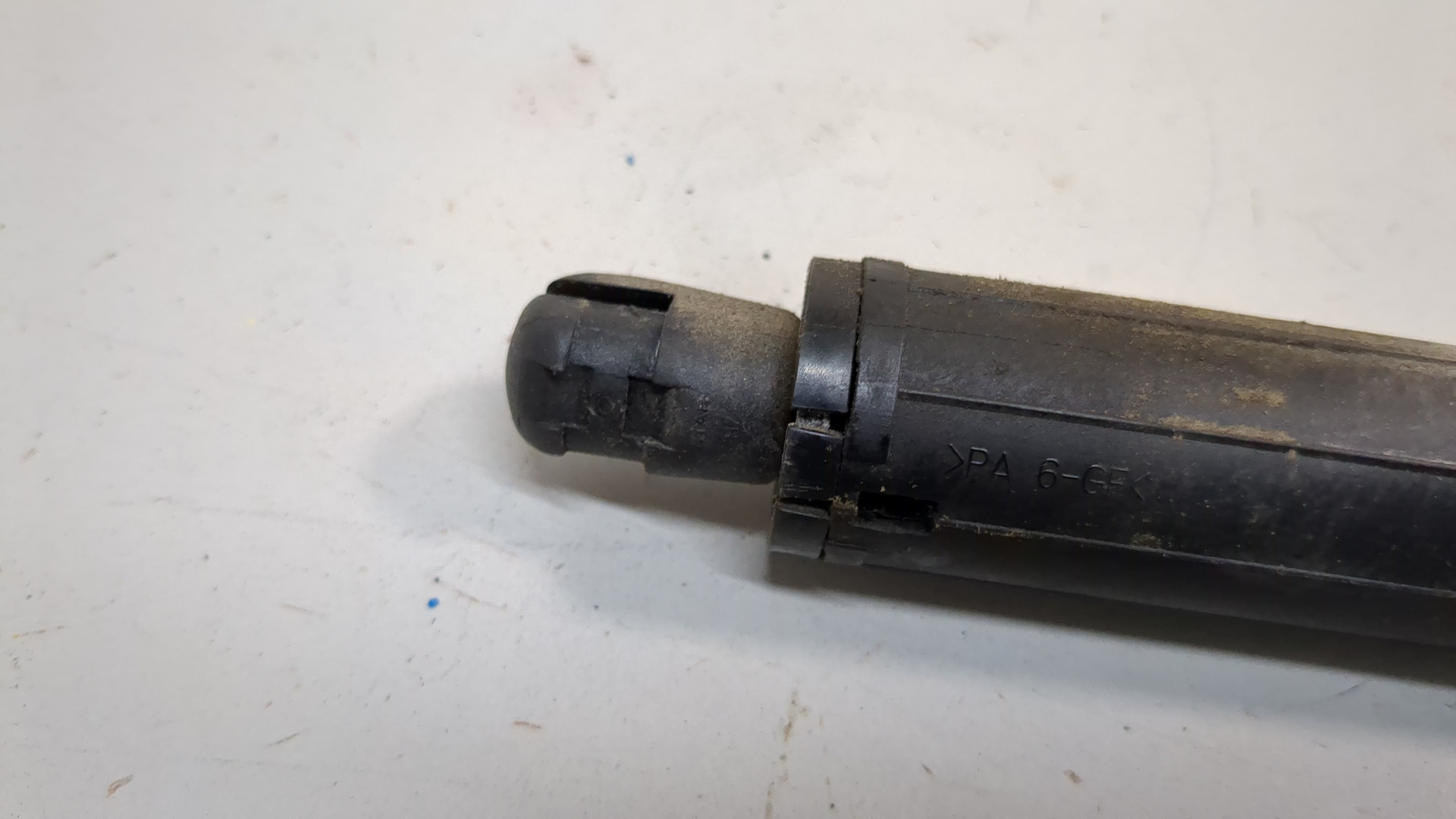 Амортизатор крышки багажника