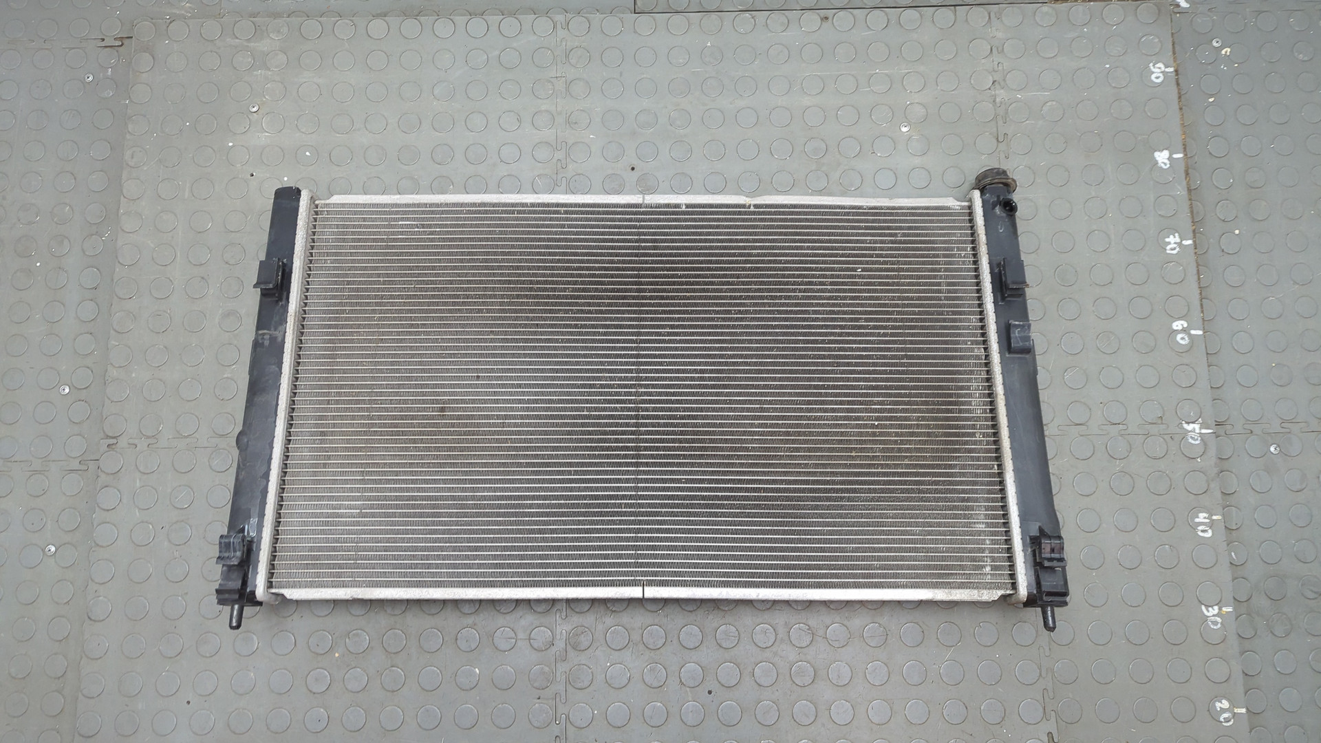 Радиатор охлаждения двигателя основной