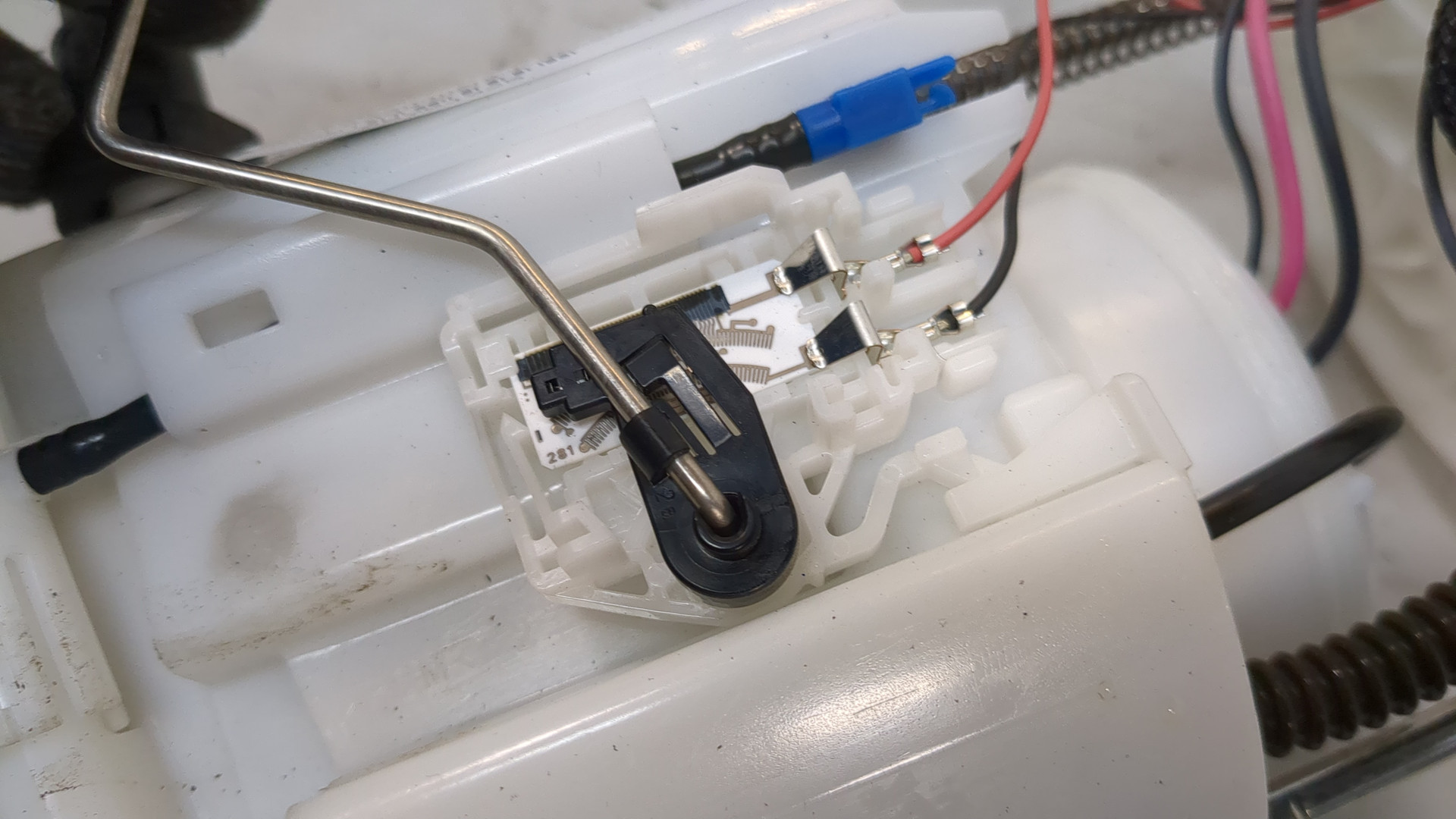 Насос топливный электрический