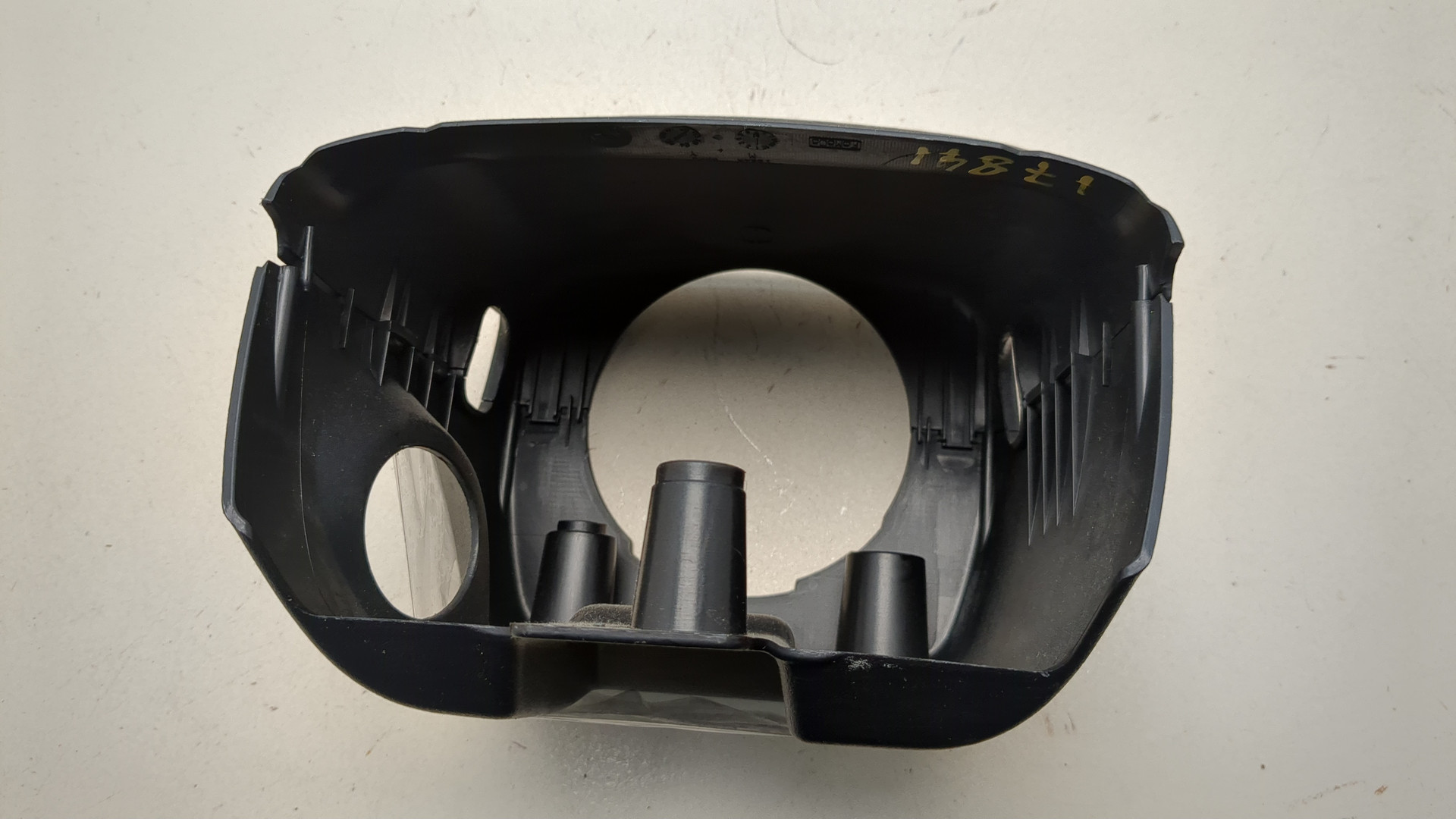 Кожух рулевой колонки