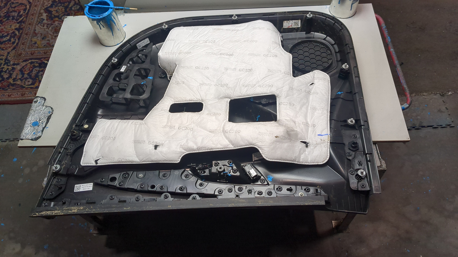 Обшивка двери передней левой