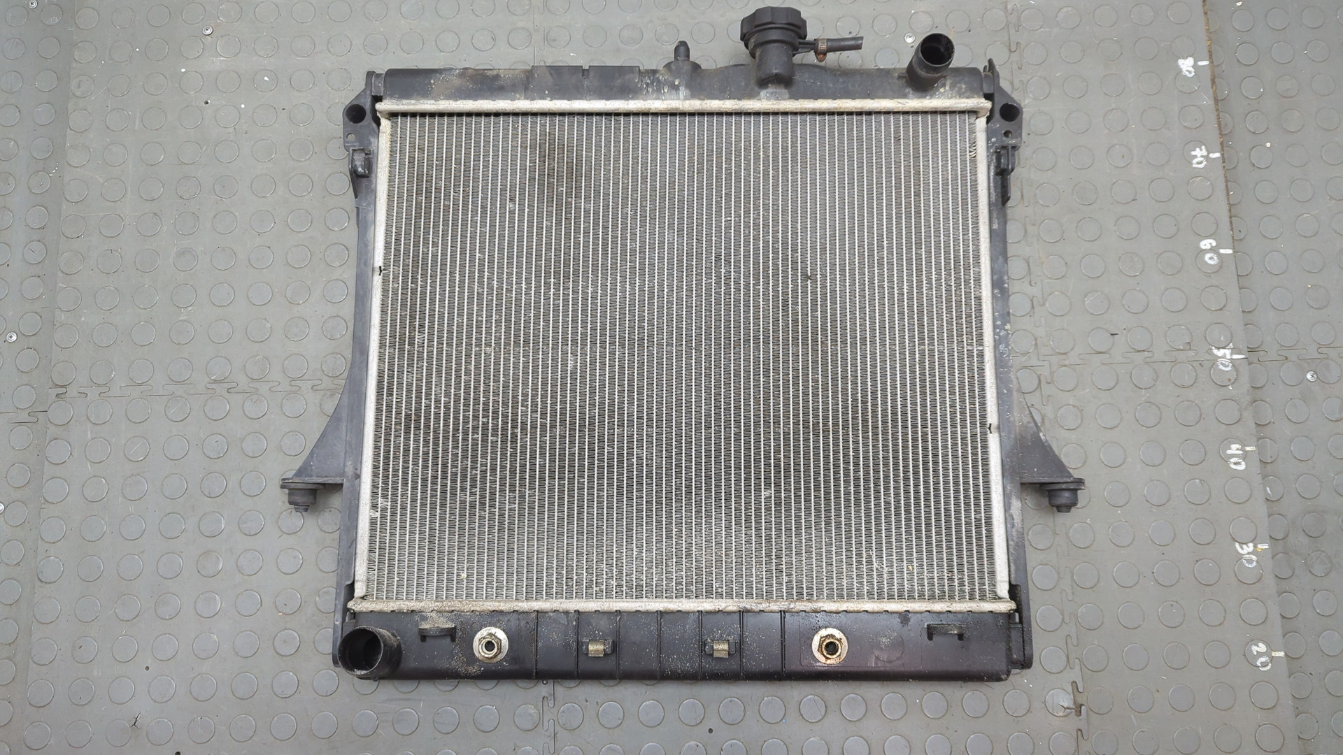Радиатор охлаждения двигателя основной
