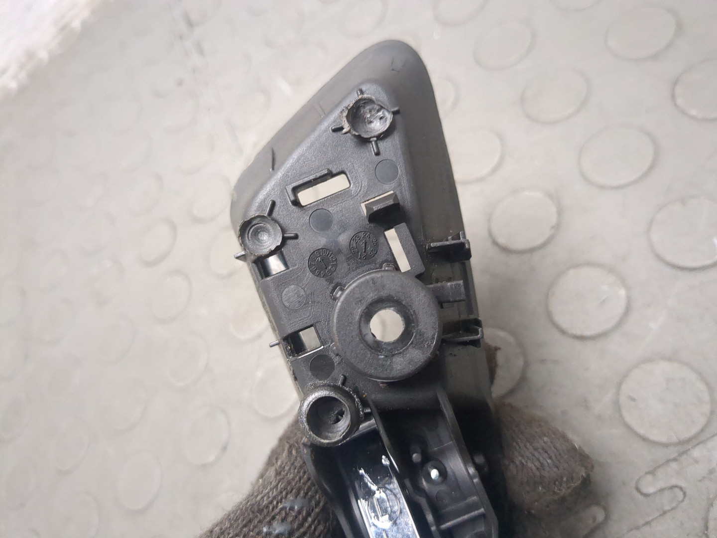 Ручка двери задней внутренняя левая