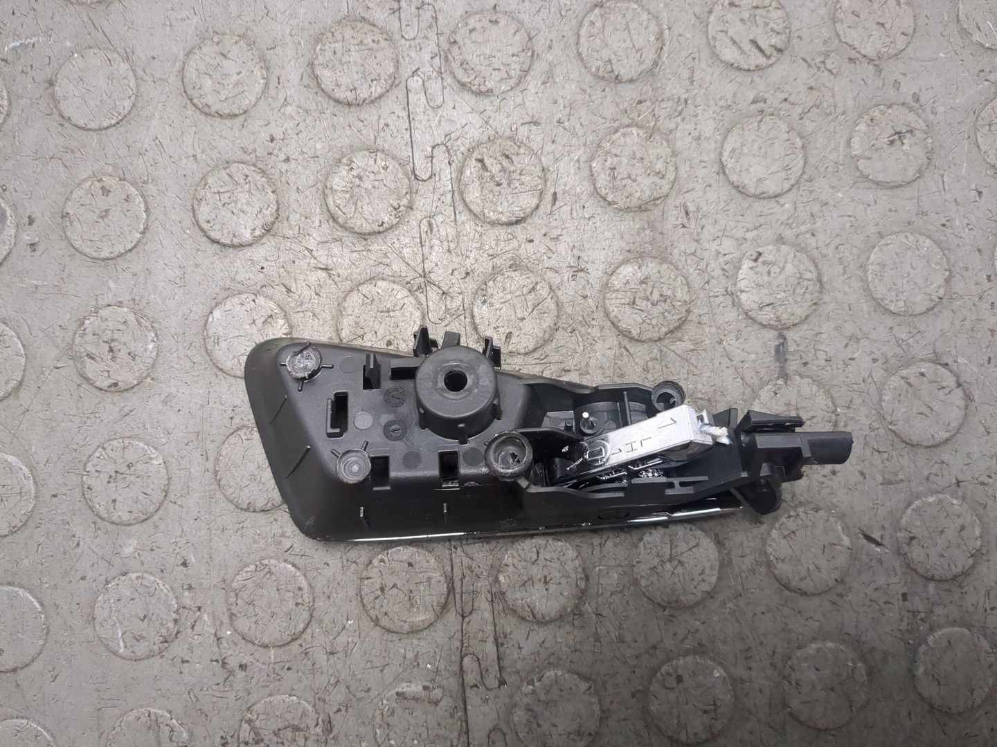 Ручка двери задней внутренняя левая