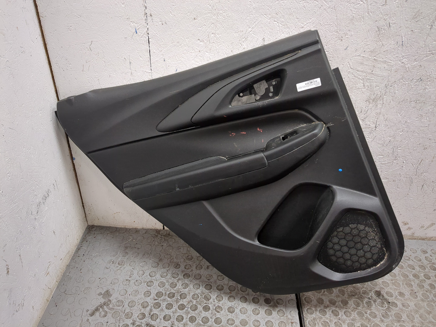 Обшивка двери задней левой