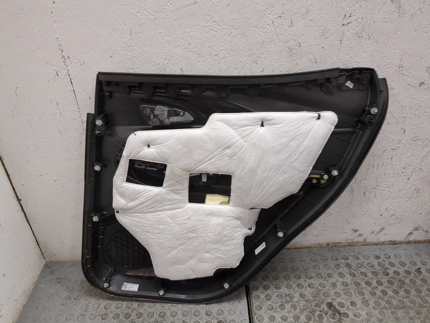 Обшивка двери задней левой