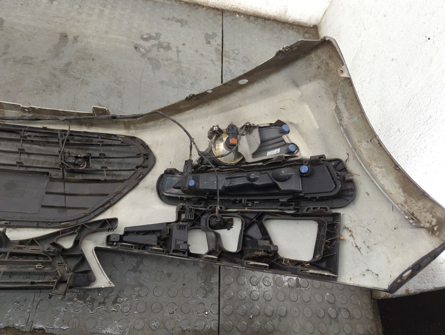 Бампер передний