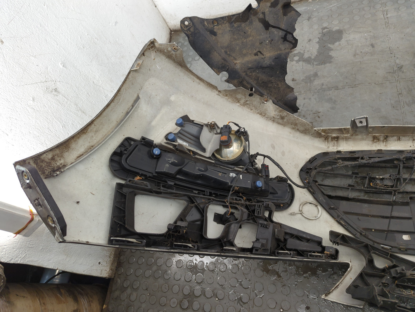 Бампер передний