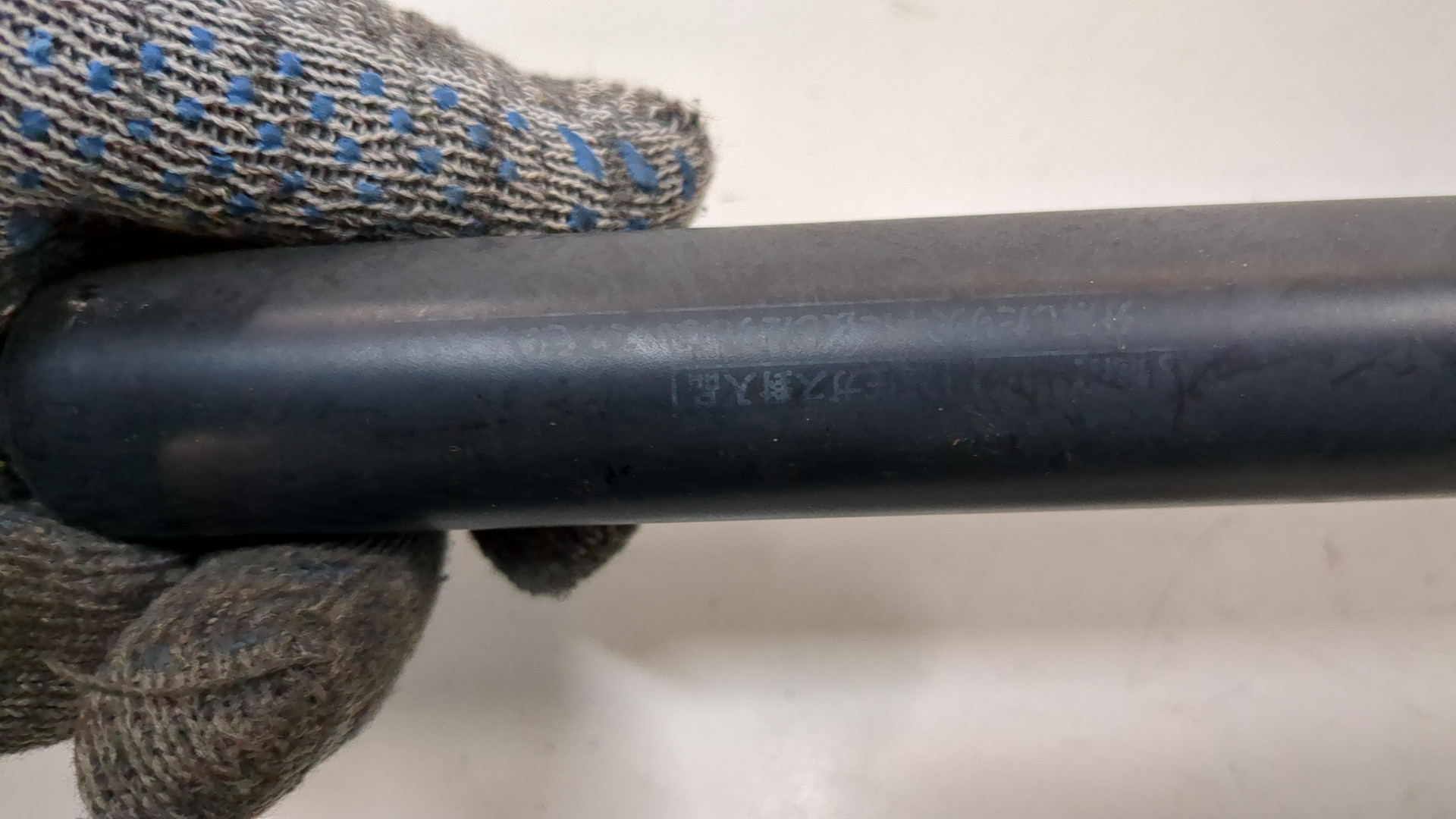 Амортизатор крышки багажника