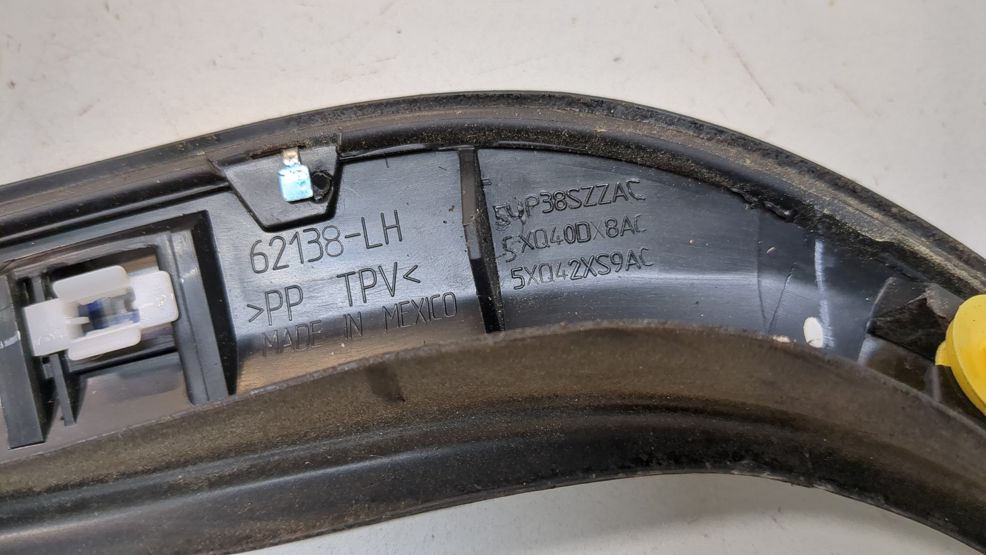 Накладка заднего крыла левого