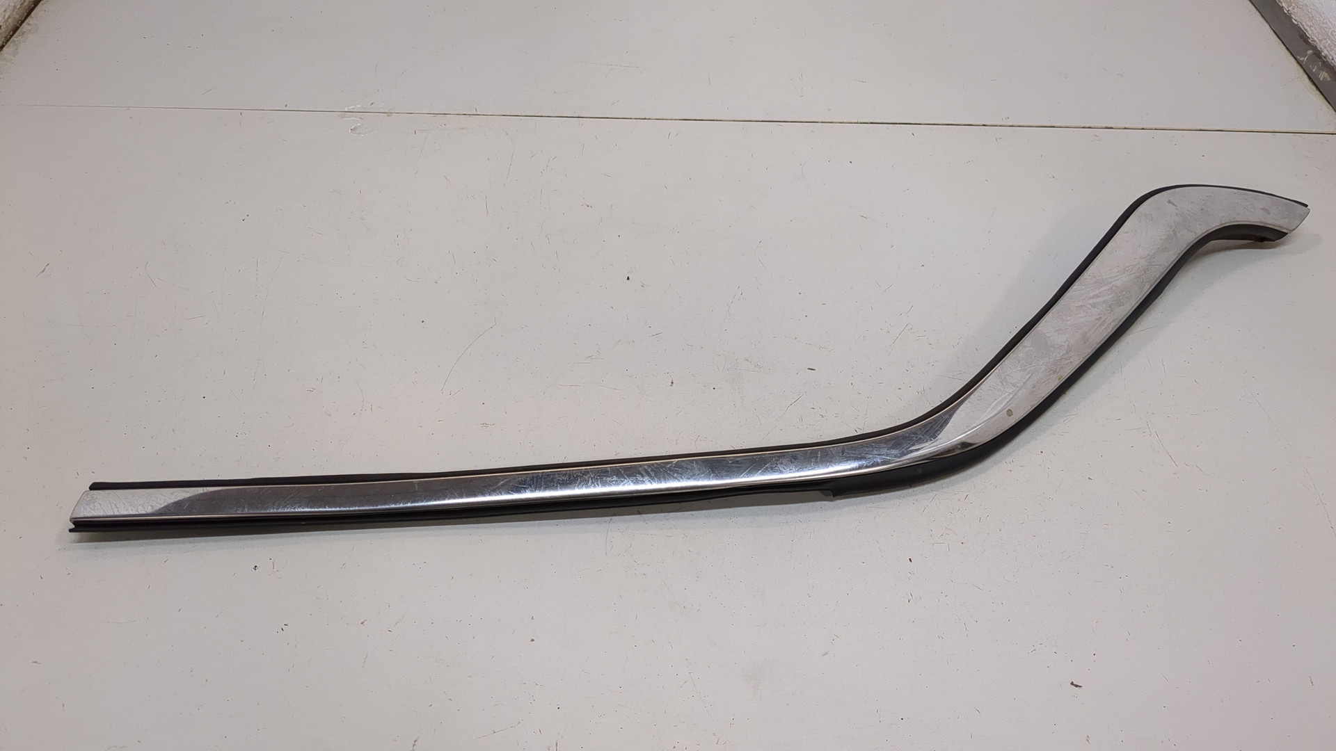 Молдинг заднего крыла правого