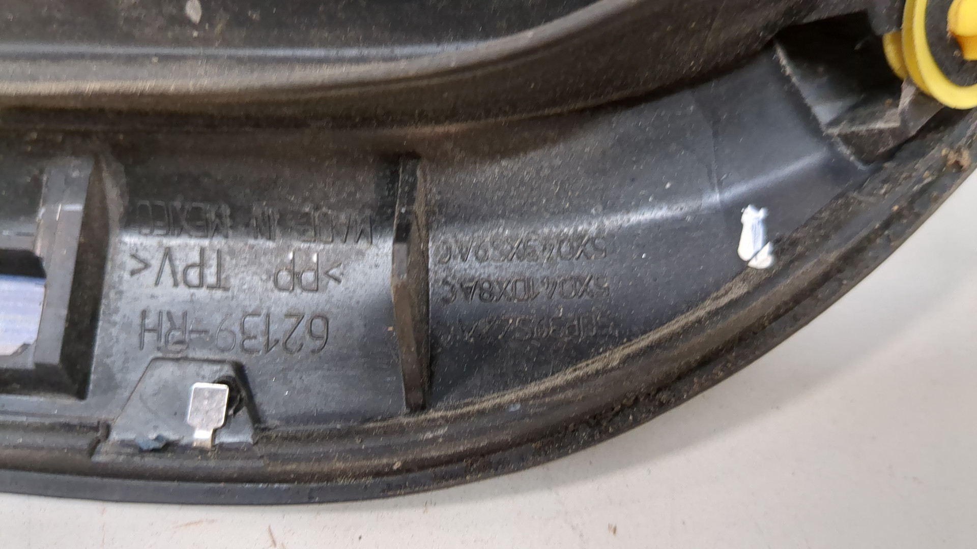 Молдинг заднего крыла правого