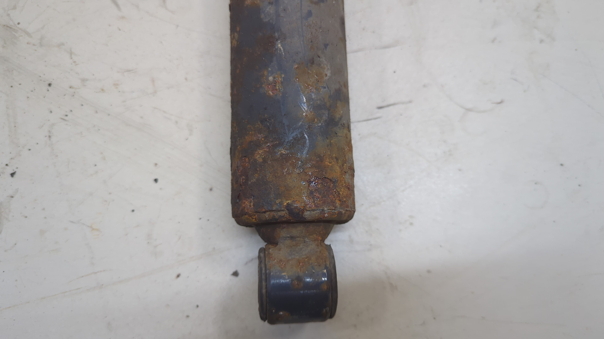 Амортизатор задний (стойка)