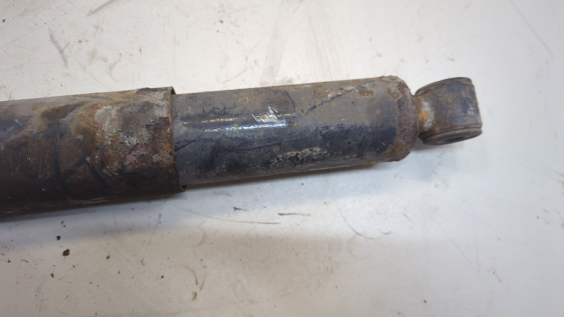 Амортизатор задний (стойка)