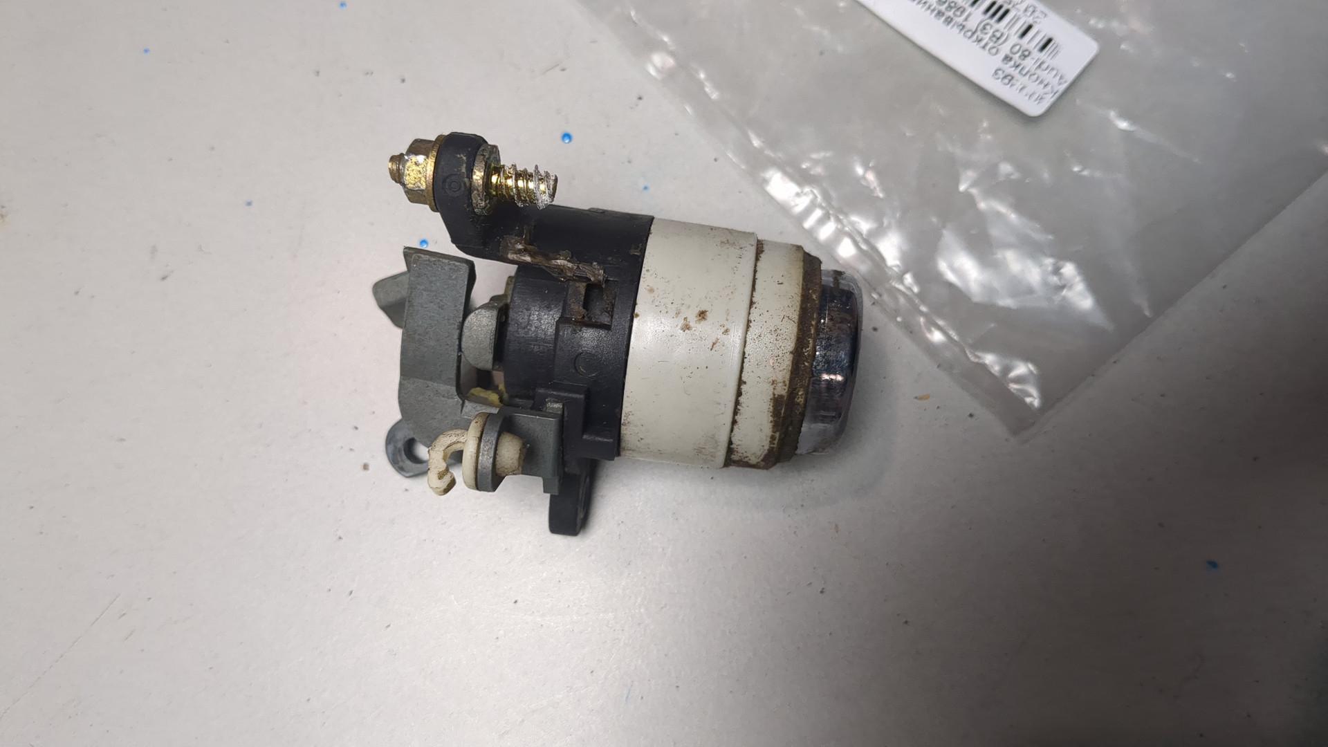 Кнопка открывания багажника