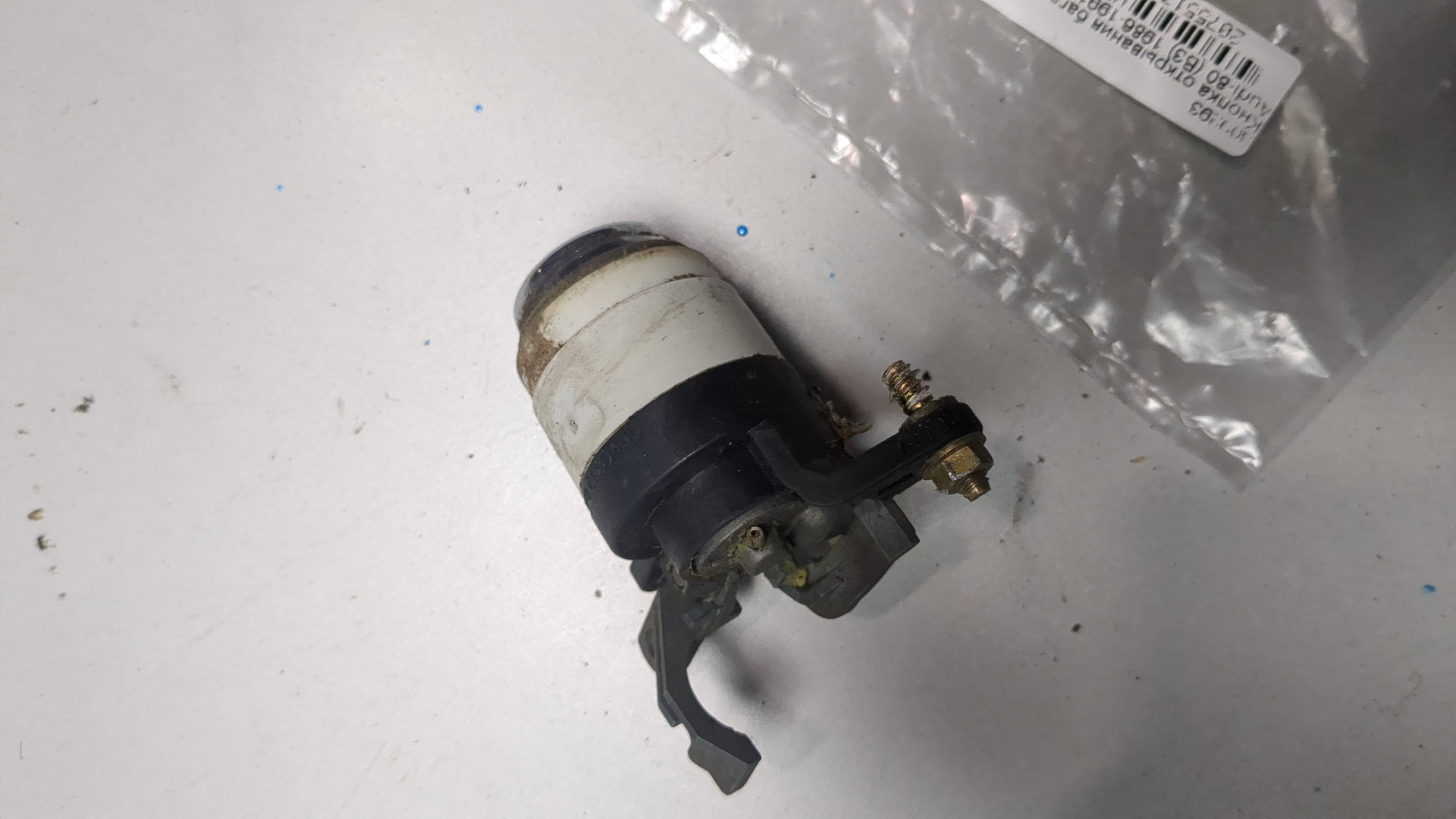 Кнопка открывания багажника