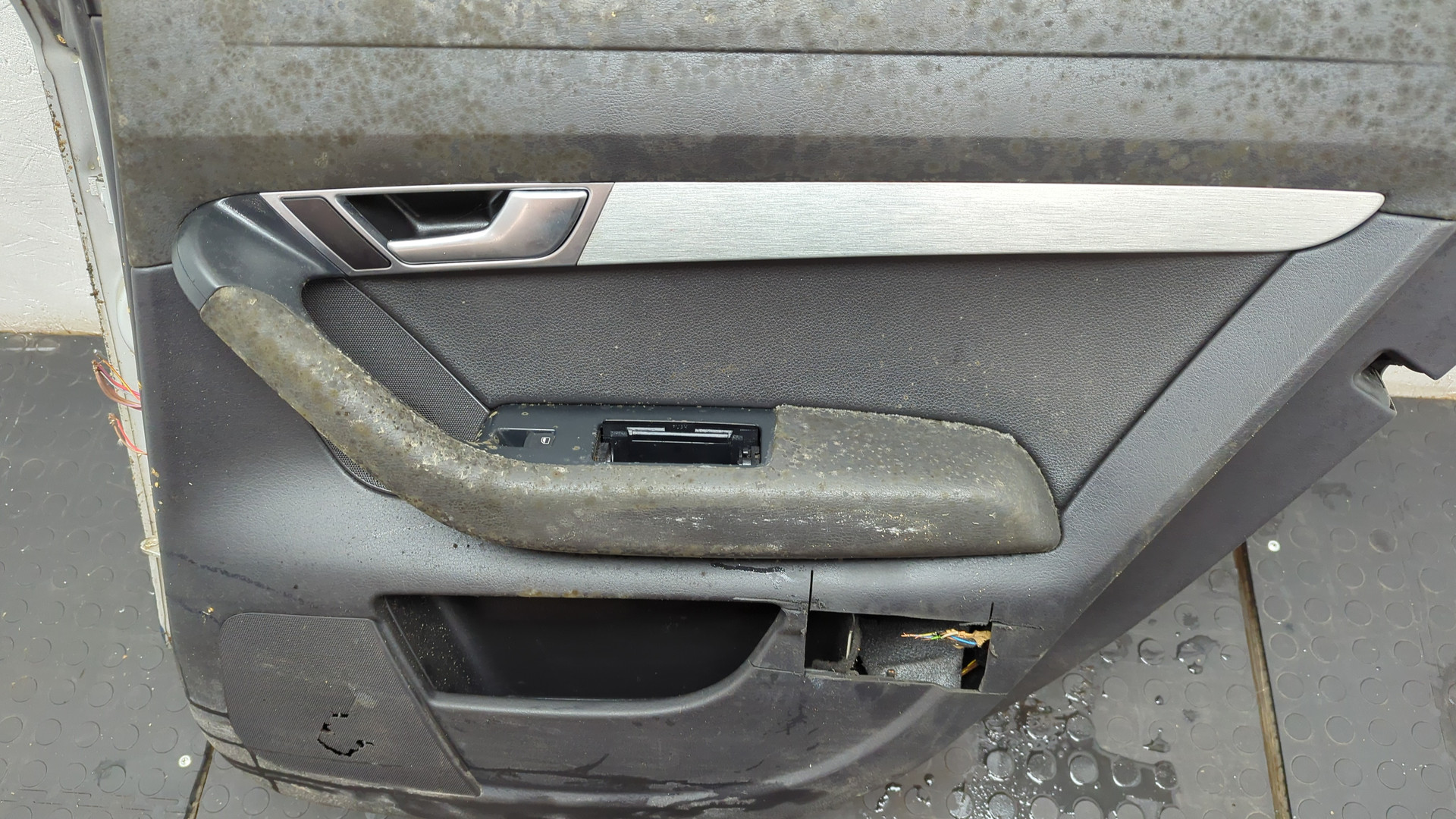 Дверь задняя правая