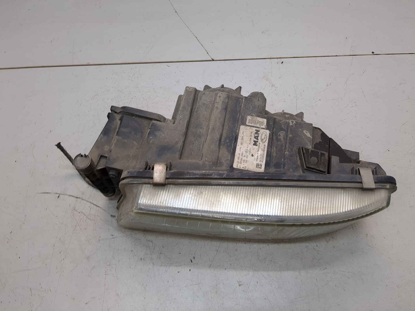 Фара противотуманная левая